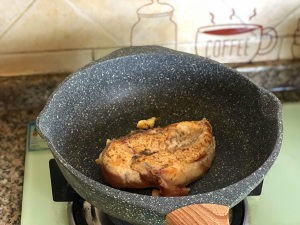 健身减肥必备香煎鸡胸肉