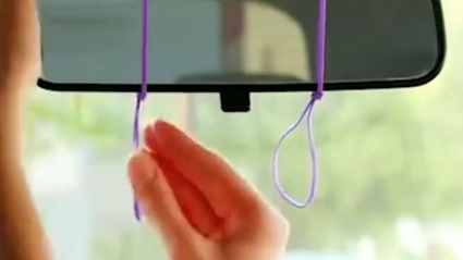 如何在车里妙用皮筋放置手机?