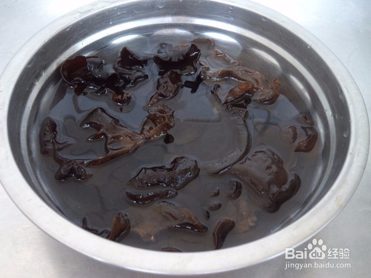 如何做出好吃的黑木耳拌芹菜