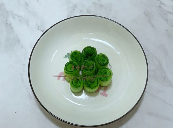 捞汁黄瓜松花蛋