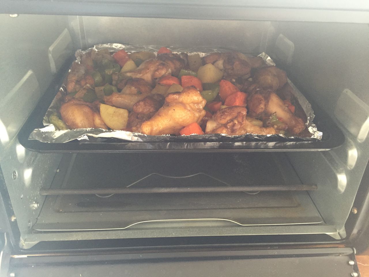 爱吃肉的你一定喜欢的烤鸡翅、蔬菜!