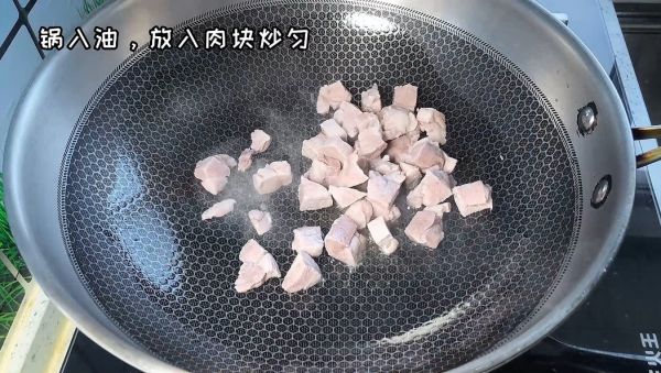 红烧肉炖豆角土豆