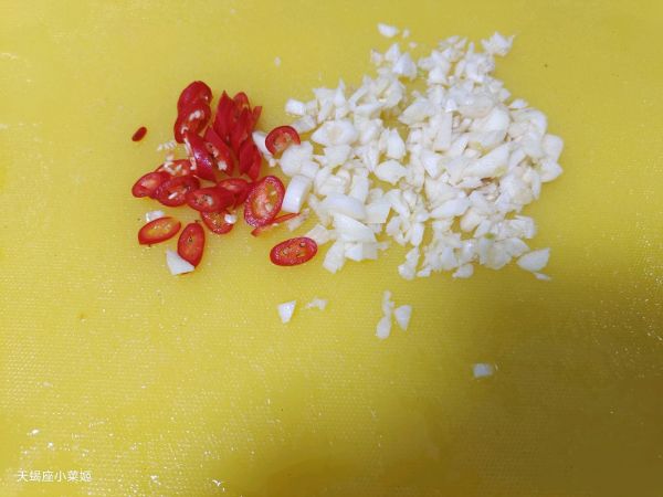 木耳平菇拌菠菜