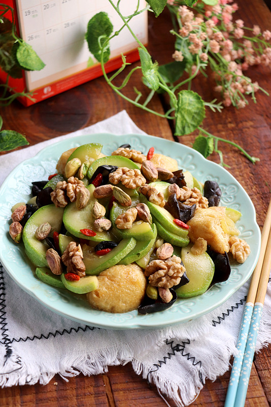 豆泡木耳炒西葫芦