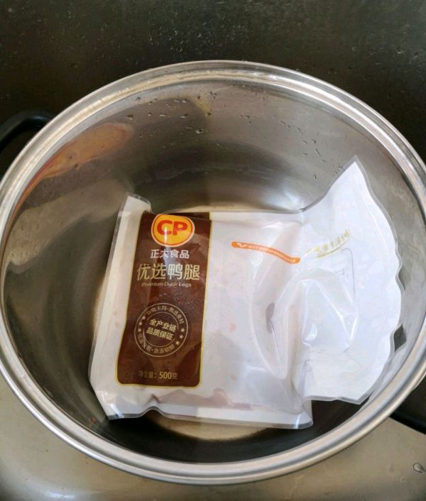 党参黄芪桂圆红枣枸杞鸭腿汤