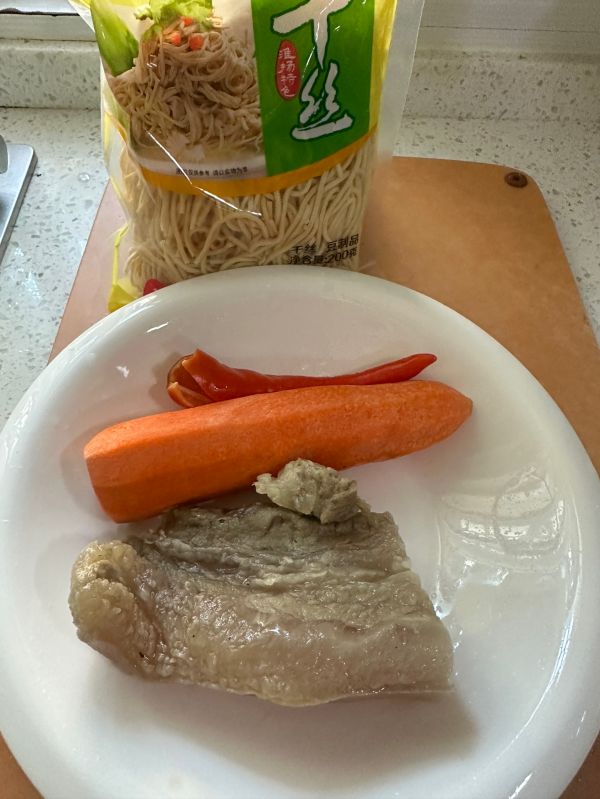 胡萝卜炒千张丝