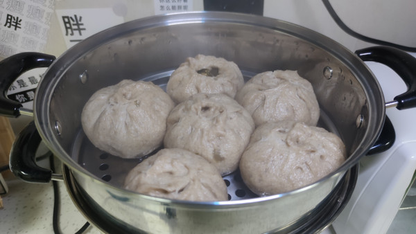 鸡蛋粉条小茴香全麦包子