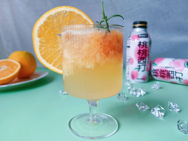 甜橙蜜桃气泡水