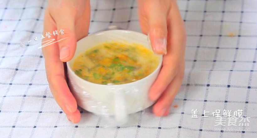 鸡蛋虾肉南瓜杯