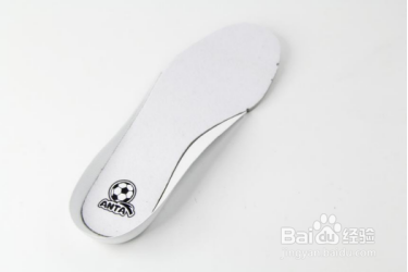 有哪些兼具颜值和性价比的儿童足球鞋推荐？