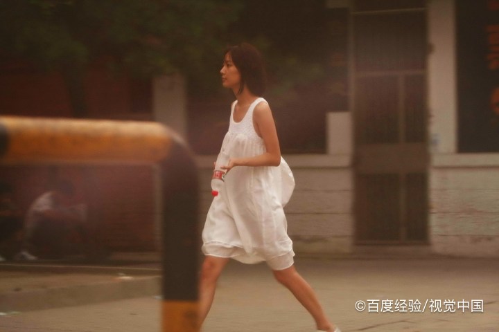 白色裙子被染色了怎么漂白啊