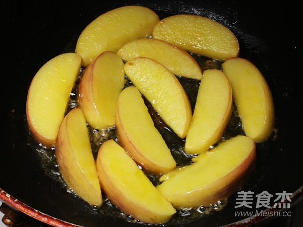 苹果煎牛奶白肠