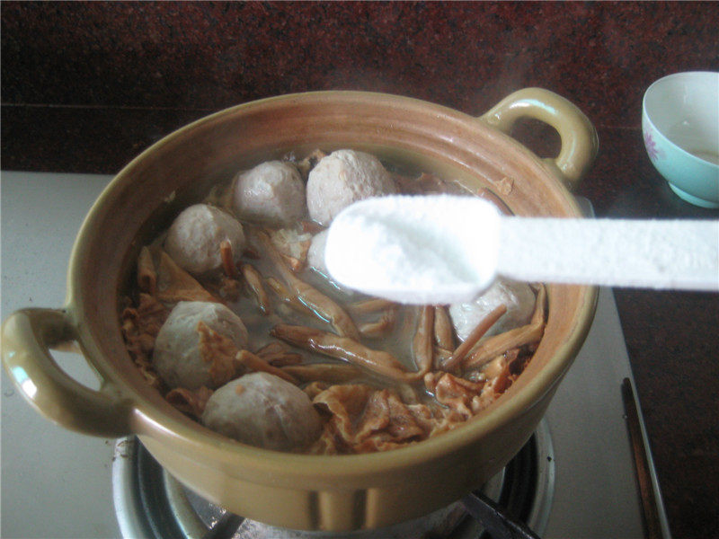 腐竹针菜羊肉丸汤的做法，妈妈们快收！