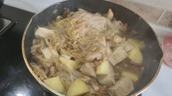 猪肉排骨烩酸菜