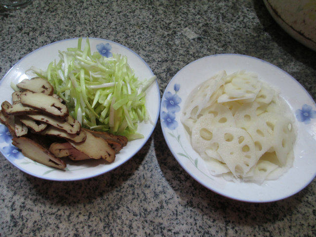 这样做的香干韭菜芽炒莲藕更好吃