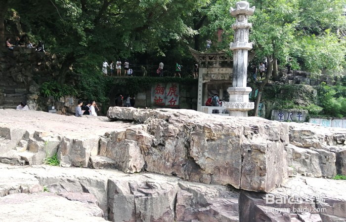 如何游玩苏州的虎丘山剑池