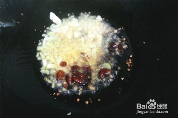 怎样快速炒好麻辣酸甜脆的嫩藕丁