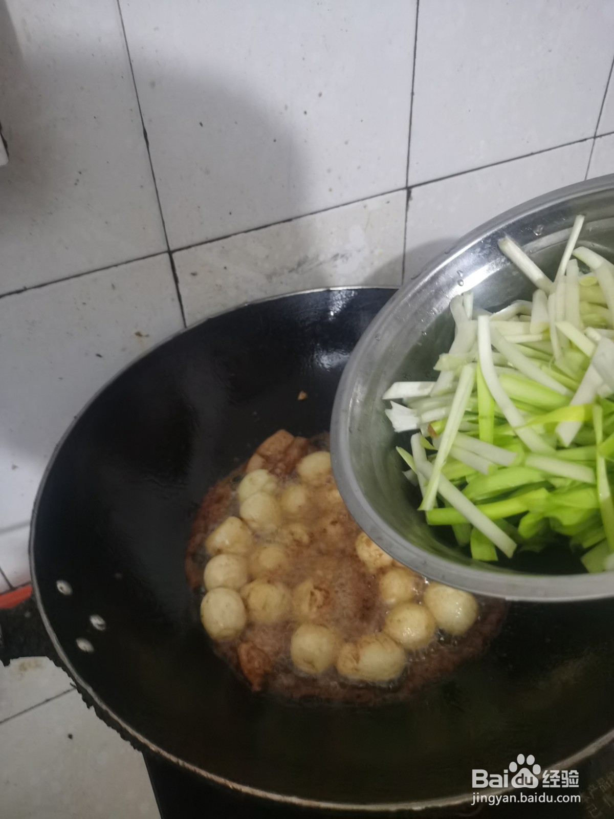 鹌鹑蛋如何炒猪肉韭黄？