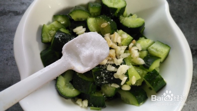 炸花生米拌黄瓜的制作方法