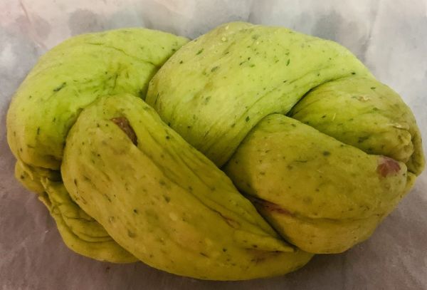 菠菜葡萄干玫瑰面包