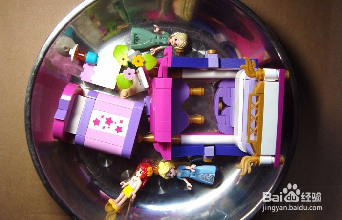 如何用积木搭建美丽女孩房间的场景