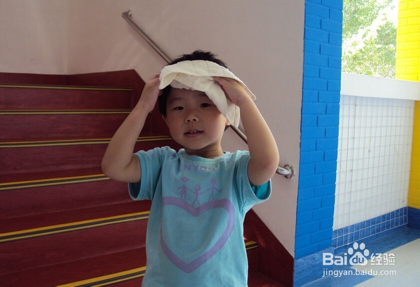 秋天怎样给孩子穿衣服