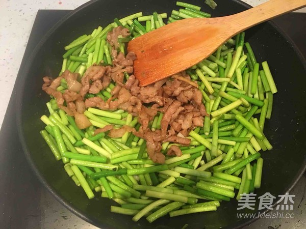 蒜苔肉丝的做法