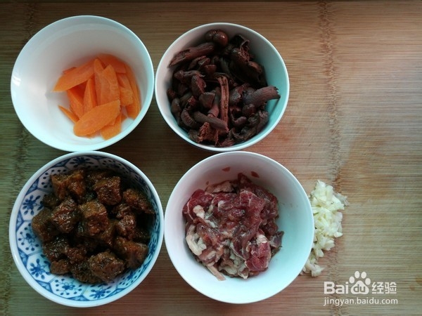如何制作牛肉红蘑烩烤麸