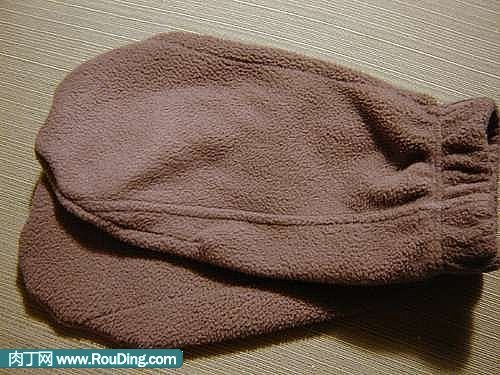 怎样用旧衣服改造DIY小熊袜子拖鞋？