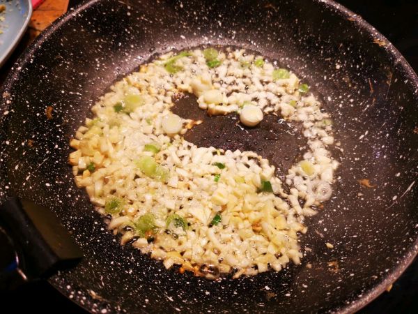 蒜蓉粉丝黑椒烤生蚝