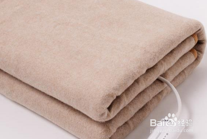 冬天入睡的时候脚部容易冷，简单的保暖方法