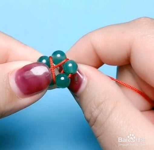 如何使用闲置的珠子做手工吊坠？