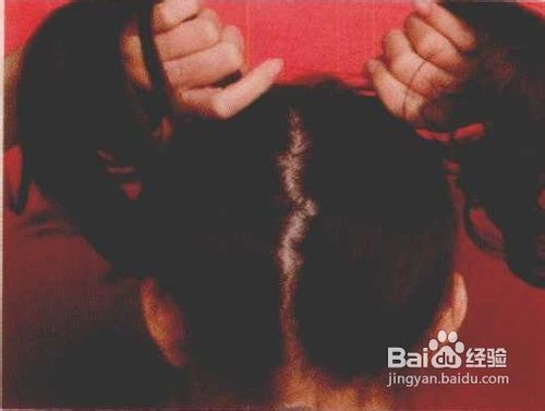 仕女髻绑法打造中长发丸子头