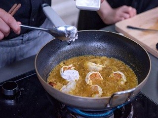 咖喱鲜虾粉丝煲怎么做?