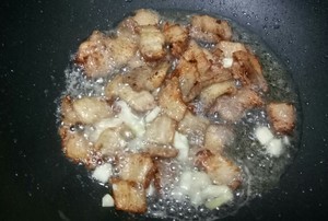 制作美味的四季豆炒肉