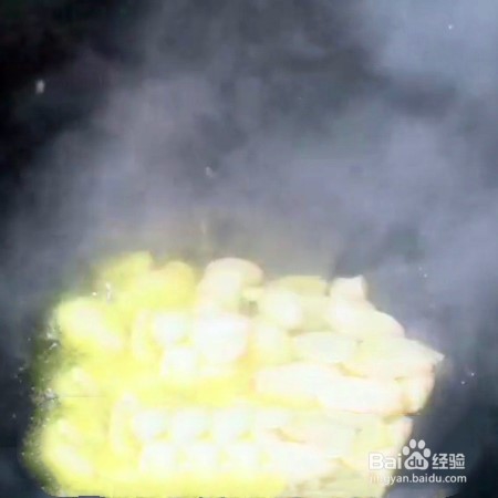 家常青椒炒皮蛋的做法