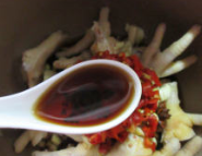 鱼香鸡爪的做法
