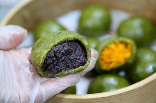 咸蛋黄肉松青团和红豆沙青团超级详细