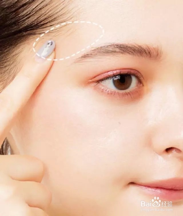 耳朵也要画腮红?