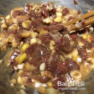 小朋友都喜欢的葱香蔬菜嫩爆牛肉粒