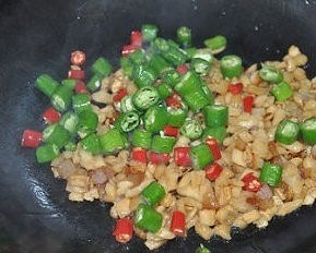 萝卜干炒猪油渣