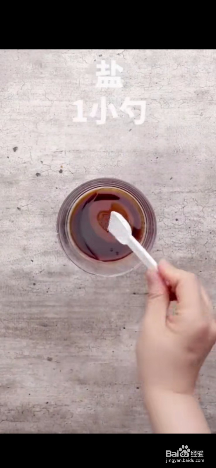 如何制作美味的圆白菜拌鸡腿