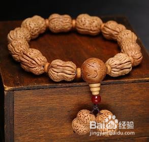 山桃核手串怎么养红