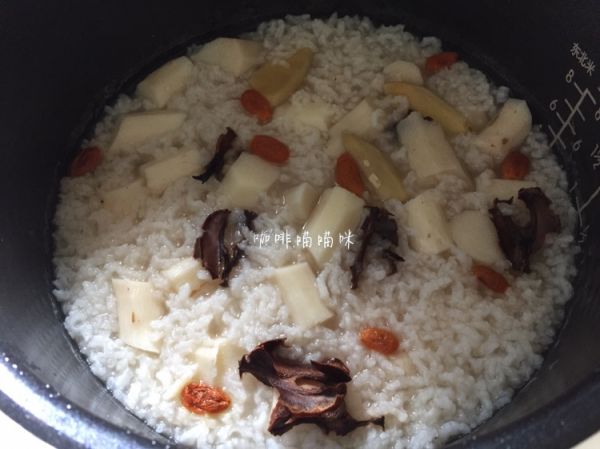 淮山枸杞子核桃分心木粥