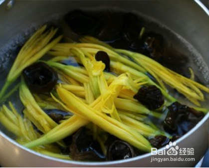 凉拌木耳鲜黄花菜