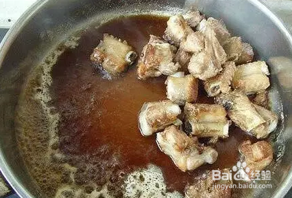 如何做一份色泽诱人的糖醋排骨！