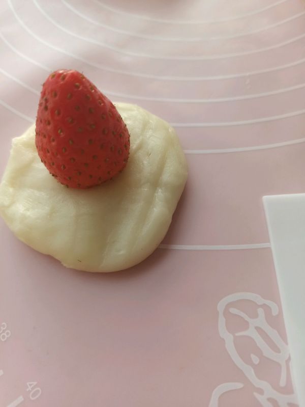 不用烤箱也能做的甜品草莓大福