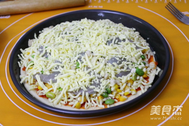 馅料十足的海鲜披萨