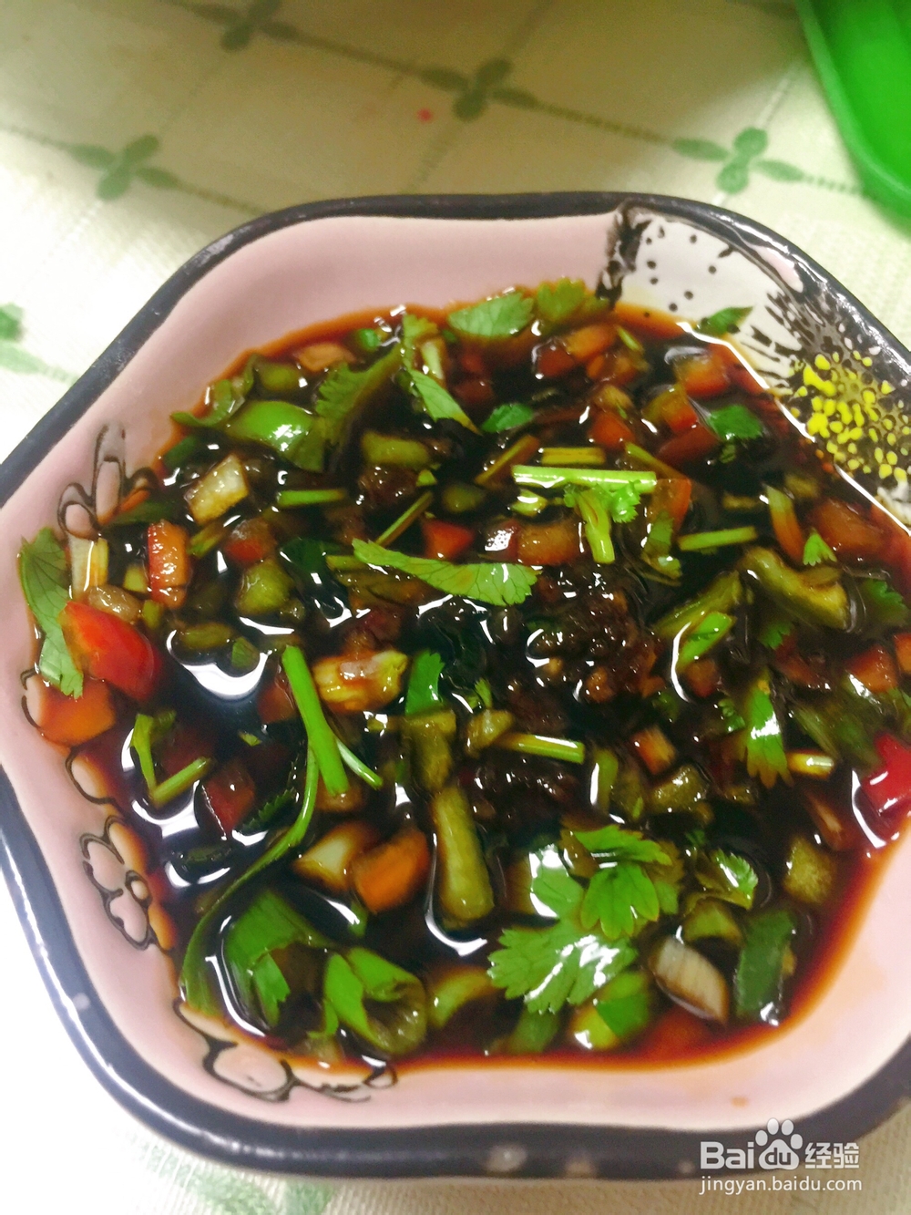 每日美食-猪蹄花儿可以吸的猪蹄的做法