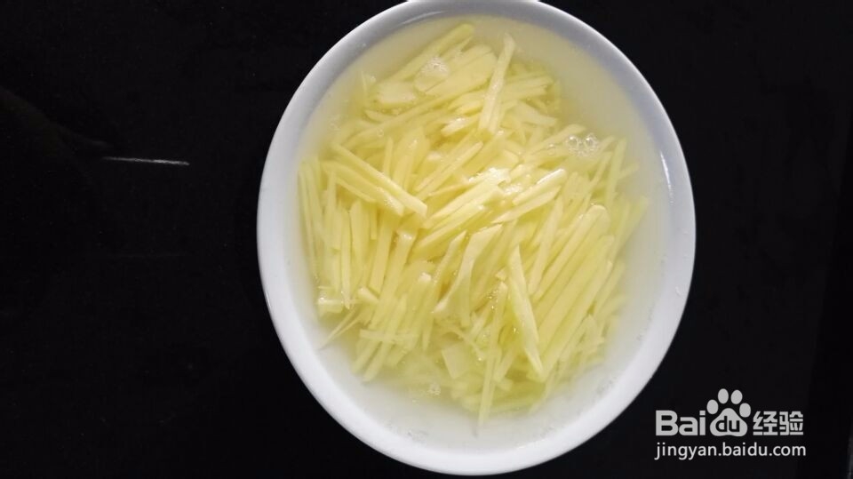 最简单的青椒土豆炒肉丝